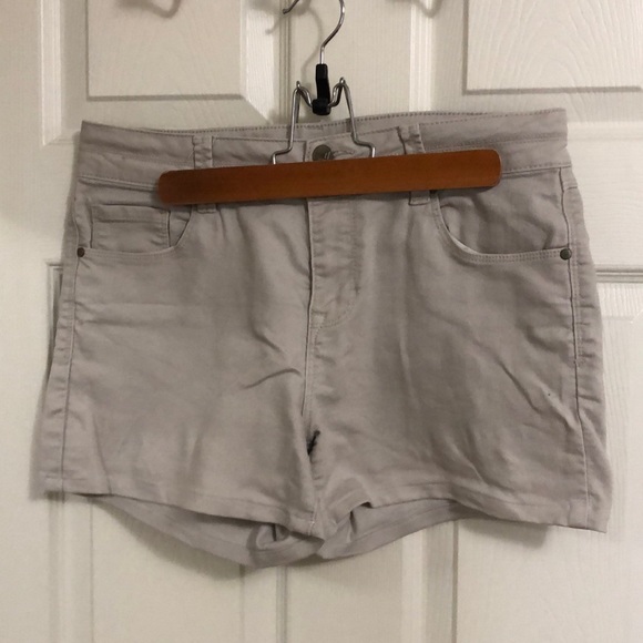 Beige high waisted zip fly d.jeans shorts - Picture 1 of 2